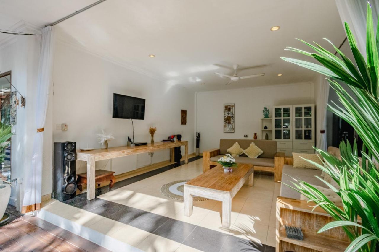 Villa Alleira Seminyak By Best Deals Asia Hospitality Exterior foto